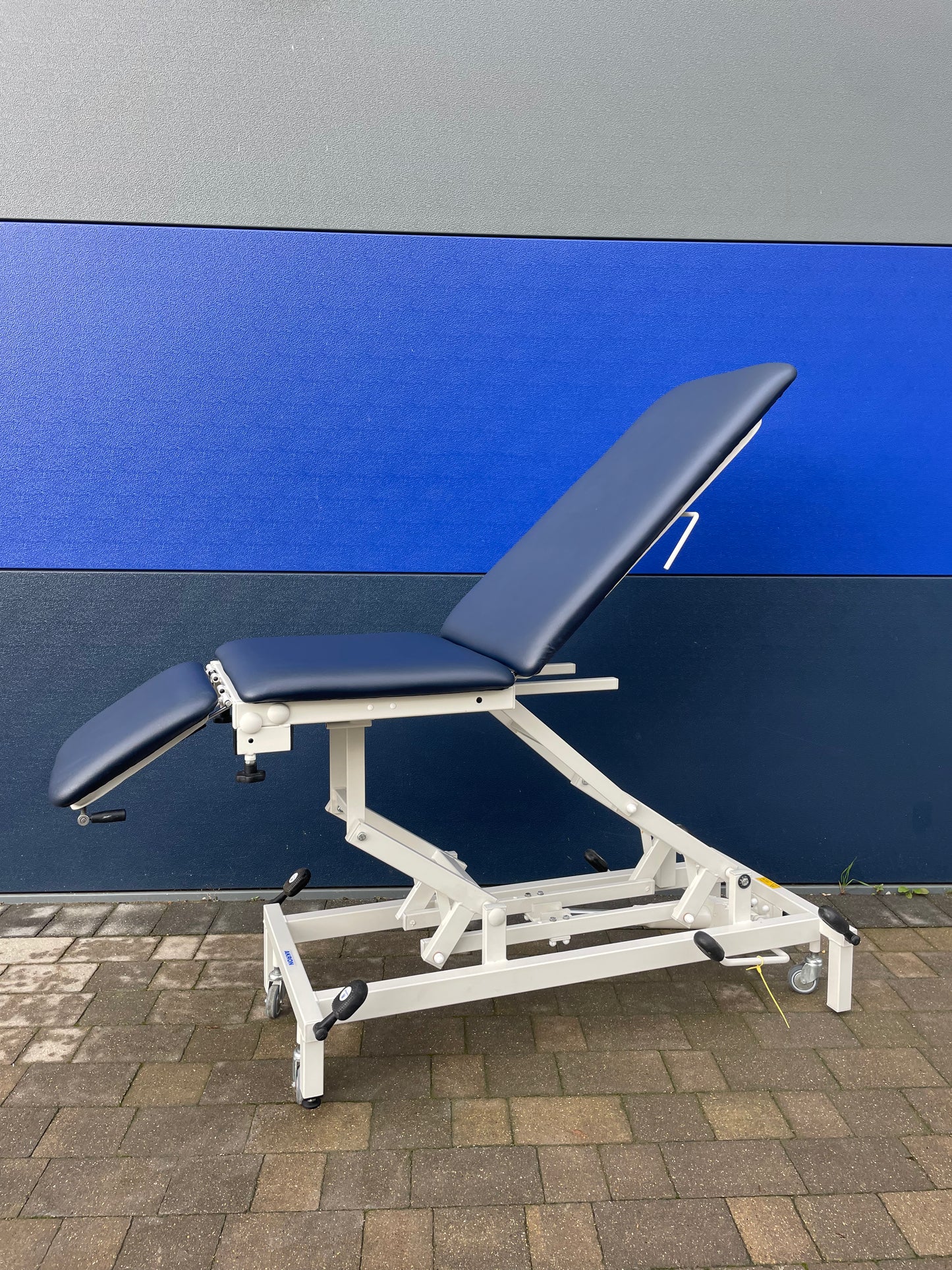 Reconditioned Three Section Drop End Couch side view