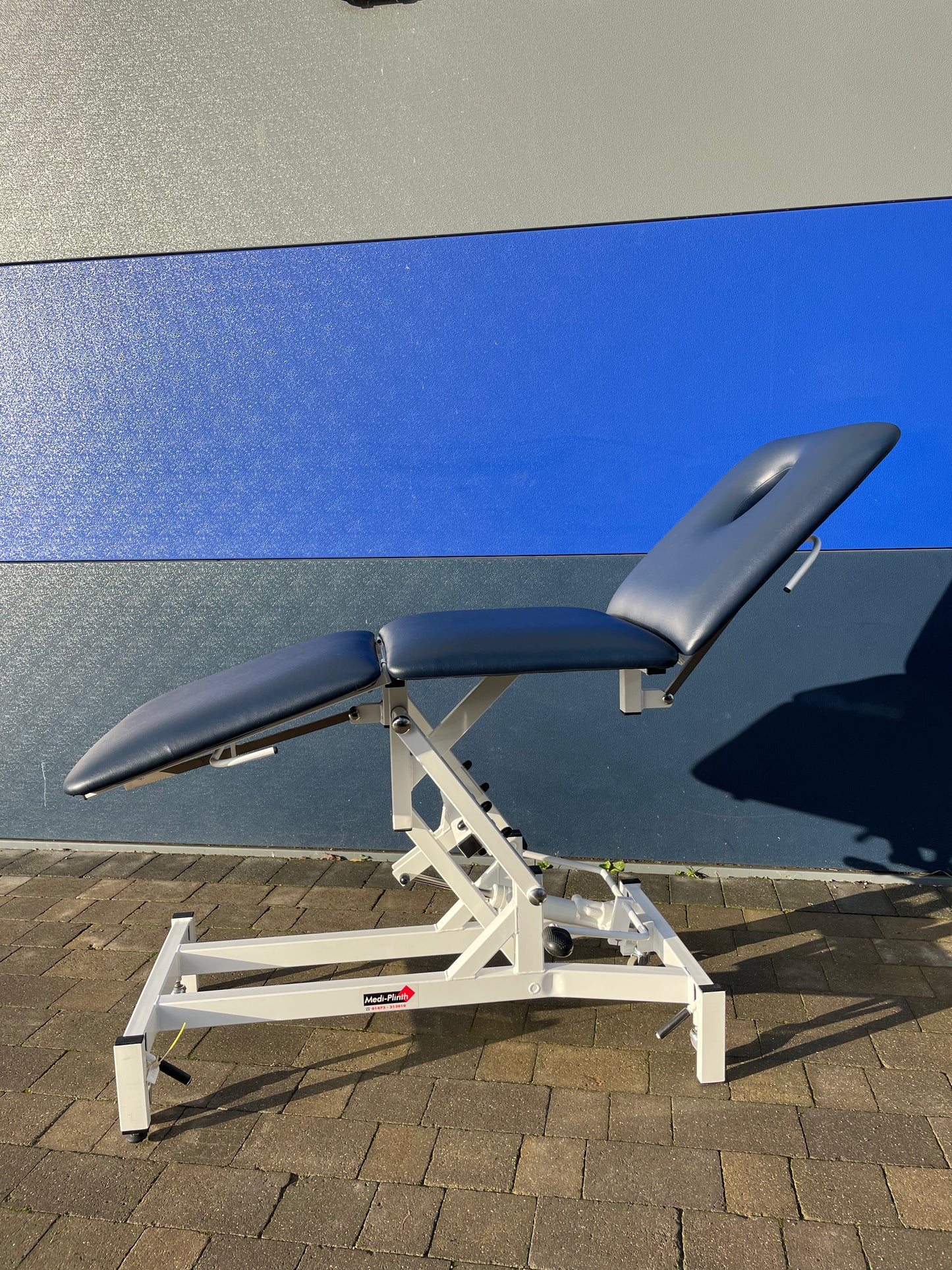 Reconditioned Three Section Hydraulic Medical / Physio / Treatment Couch with facehole