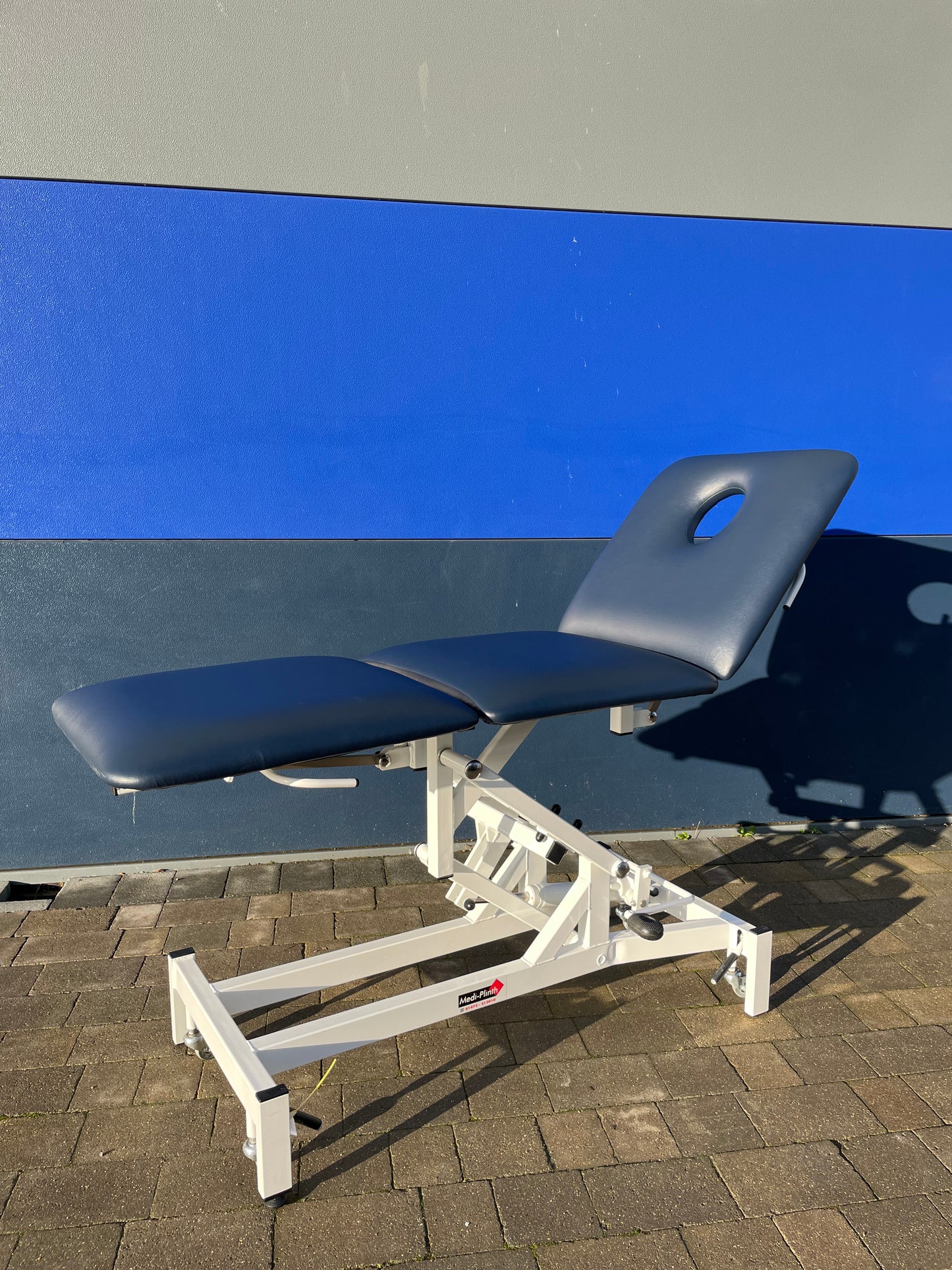 Reconditioned Three Section Hydraulic Medical / Physio / Treatment Couch with facehole