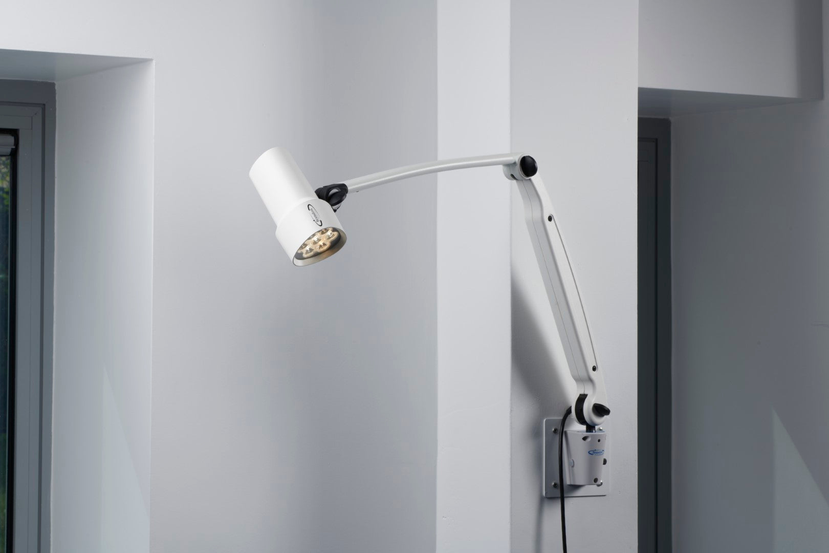 Brandon Medical - Coolview CLED53 LED Examination Light FX Arm with LED technology - wall mounted