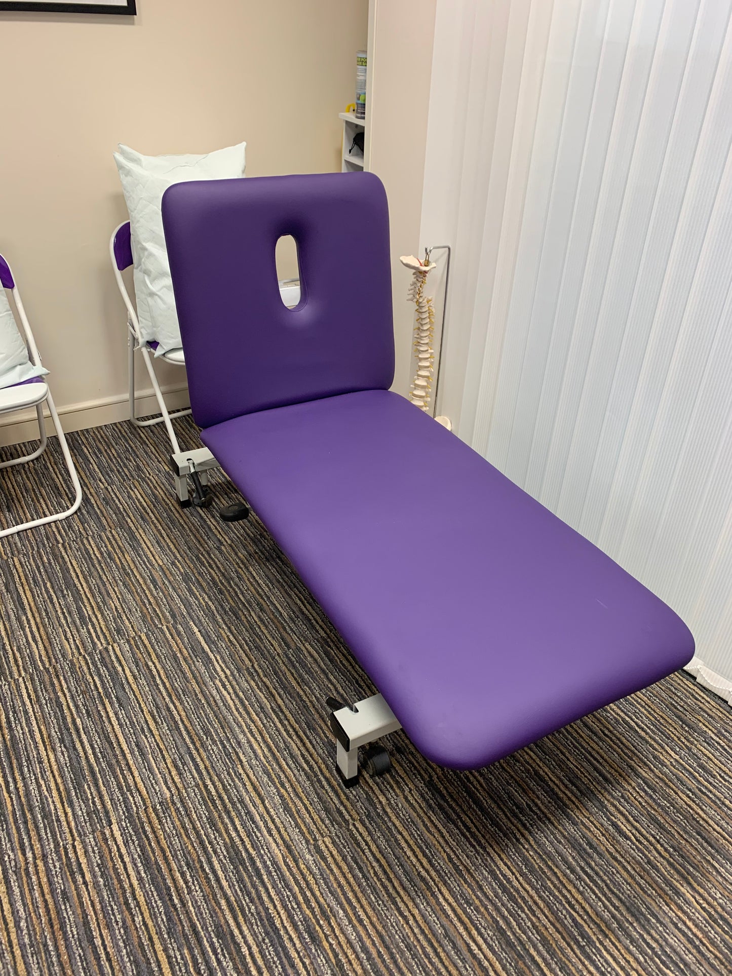 Reconditioned Two Section Hydraulic Medical / Physio / Treatment Couch with facehole