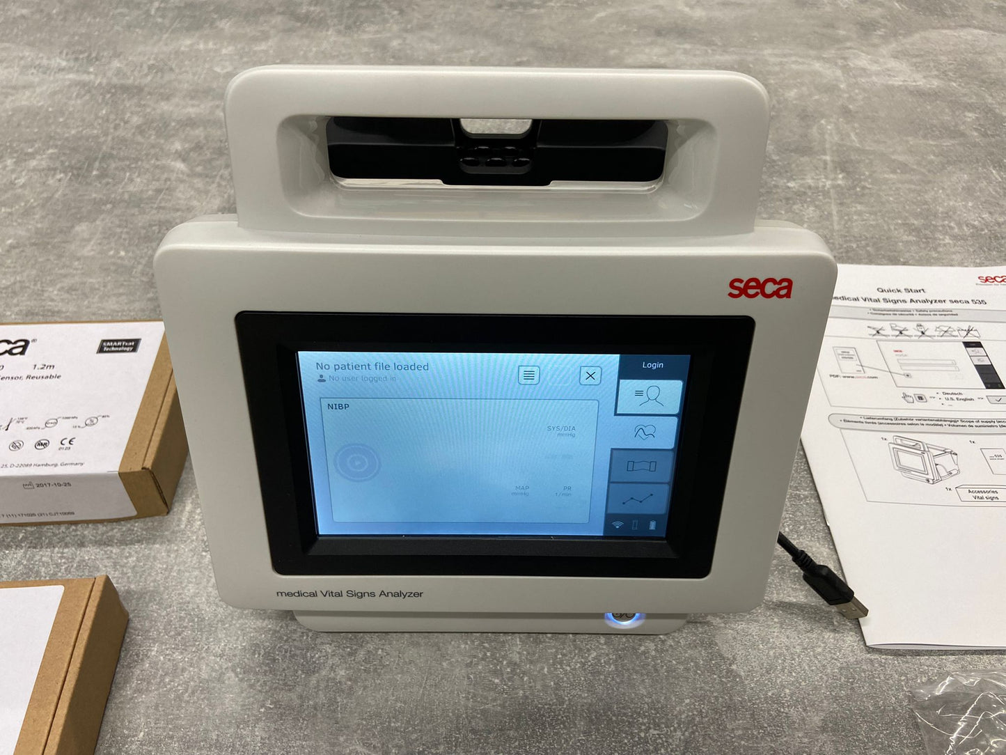 BOXED AS NEW - Seca 535 Vital Signs Monitor - with seca spO2 and G3 Tympanic Temp with NEW Seca 475 Rolling Stand