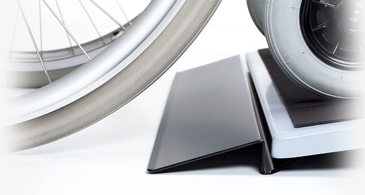 seca 677 - Class III high capacity digital wheelchair scale with folding handrail, BMI, wireless Connectivity