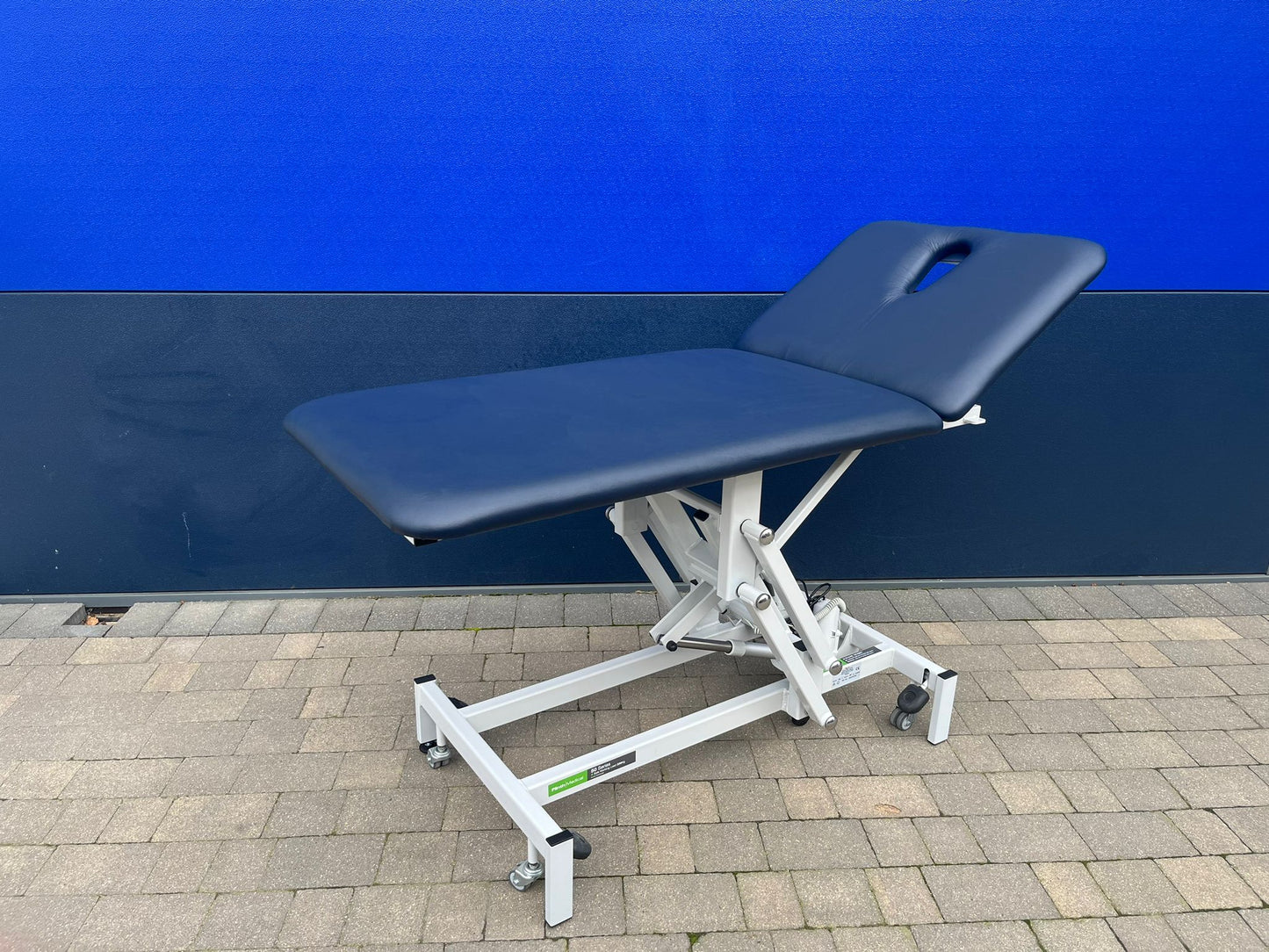 Reconditioned Two Section Electric Bariatric Treatment Couch With Facehole & Plug, Electric Head Section, 320kg SWL