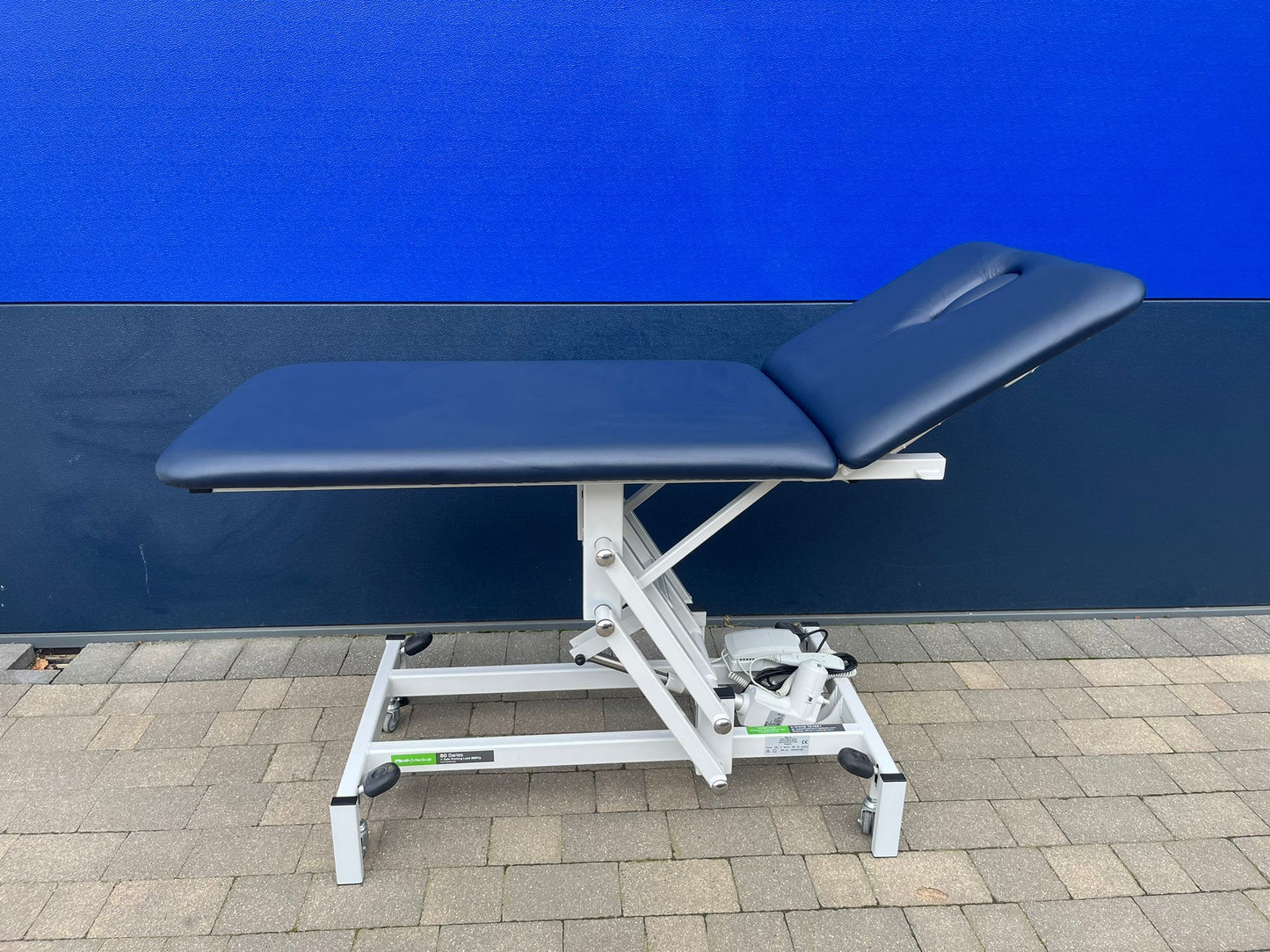 Reconditioned Two Section Electric Bariatric Treatment Couch With Facehole & Plug, Electric Head Section, 320kg SWL