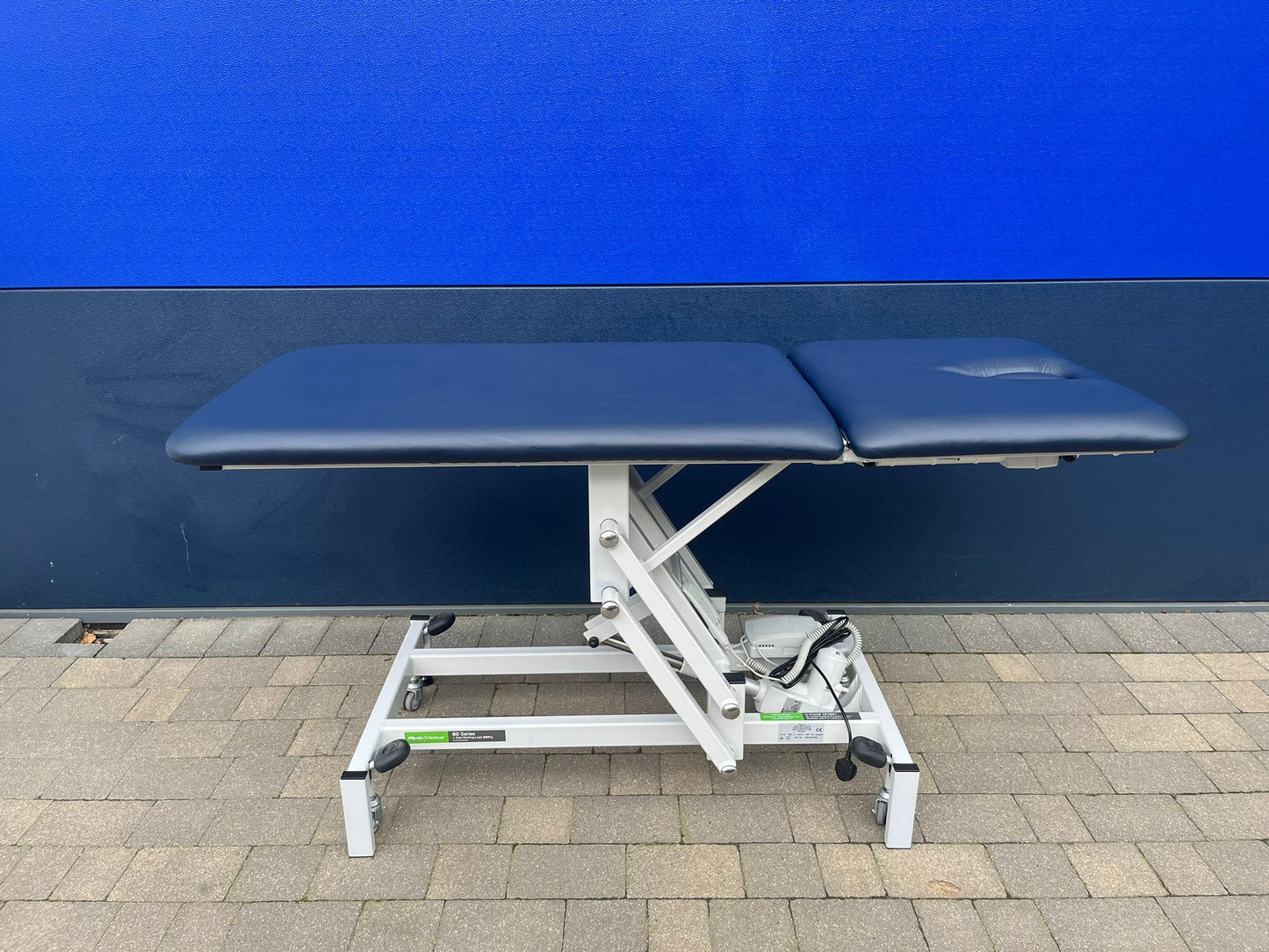 Reconditioned Two Section Electric Bariatric Treatment Couch With Facehole & Plug, Electric Head Section, 320kg SWL