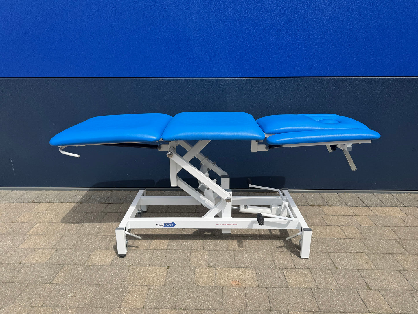 Reconditioned Five Section Hydraulic Physio / Treatment Couch with Drop Arms & facehole