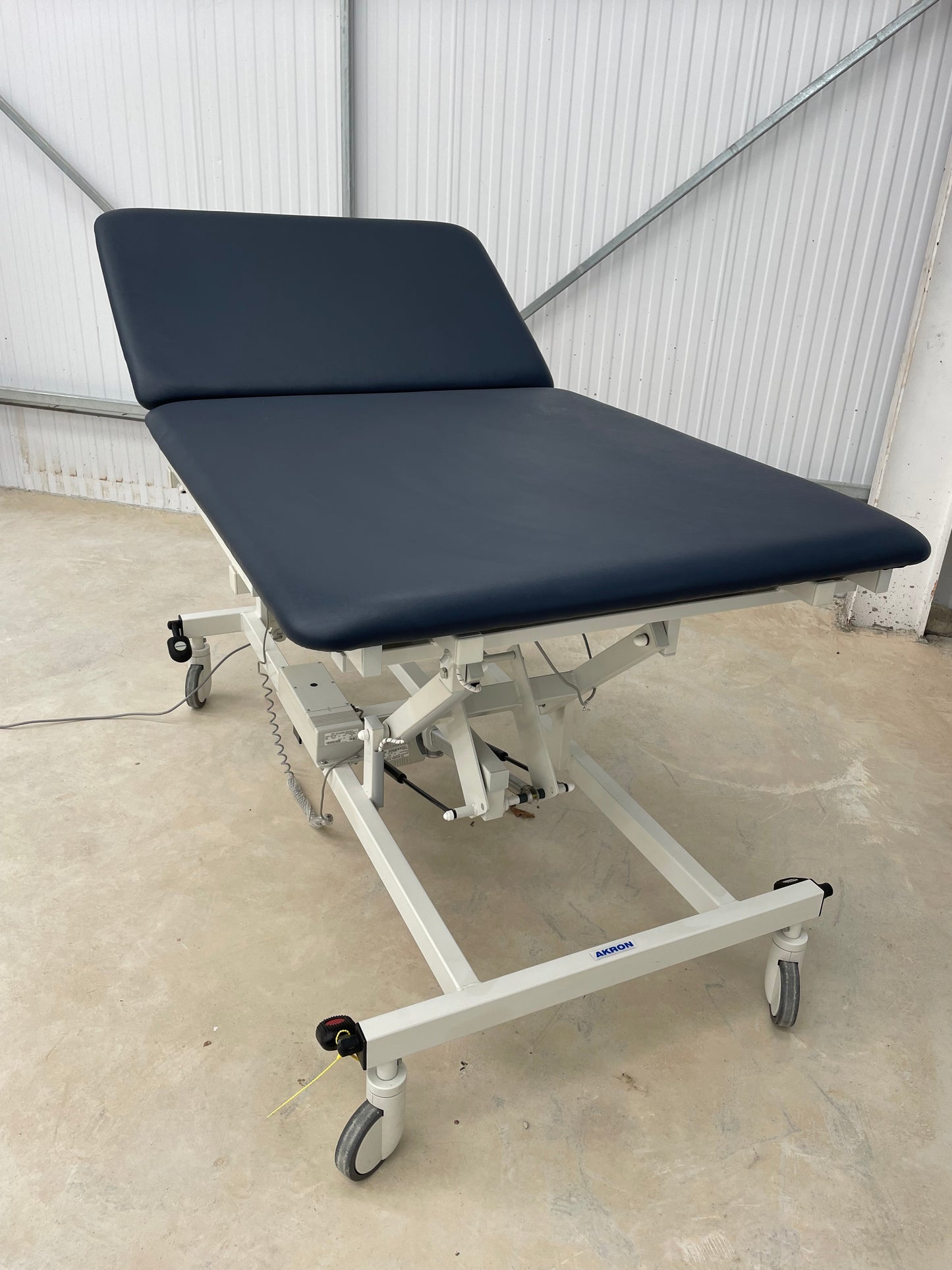 Reconditioned Bariatric Medical / Physio / Treatment extra wide Electric Couch