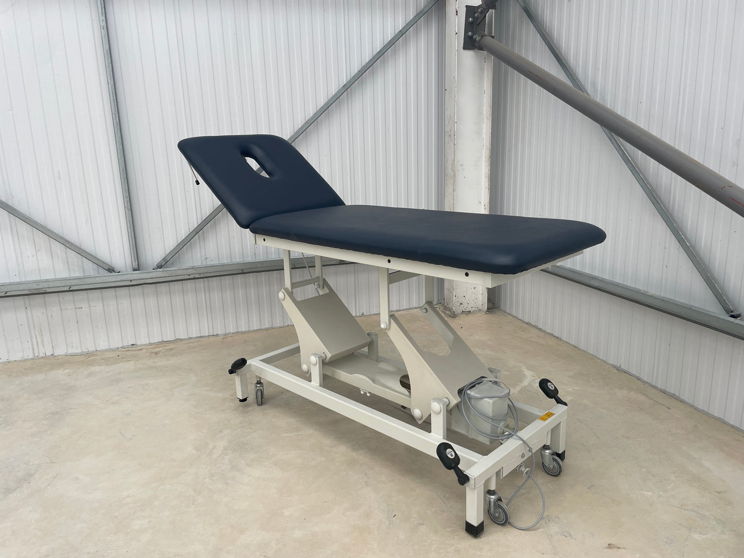 Reconditioned Two Section Electric Medical / Physio / Treatment Couch with facehole