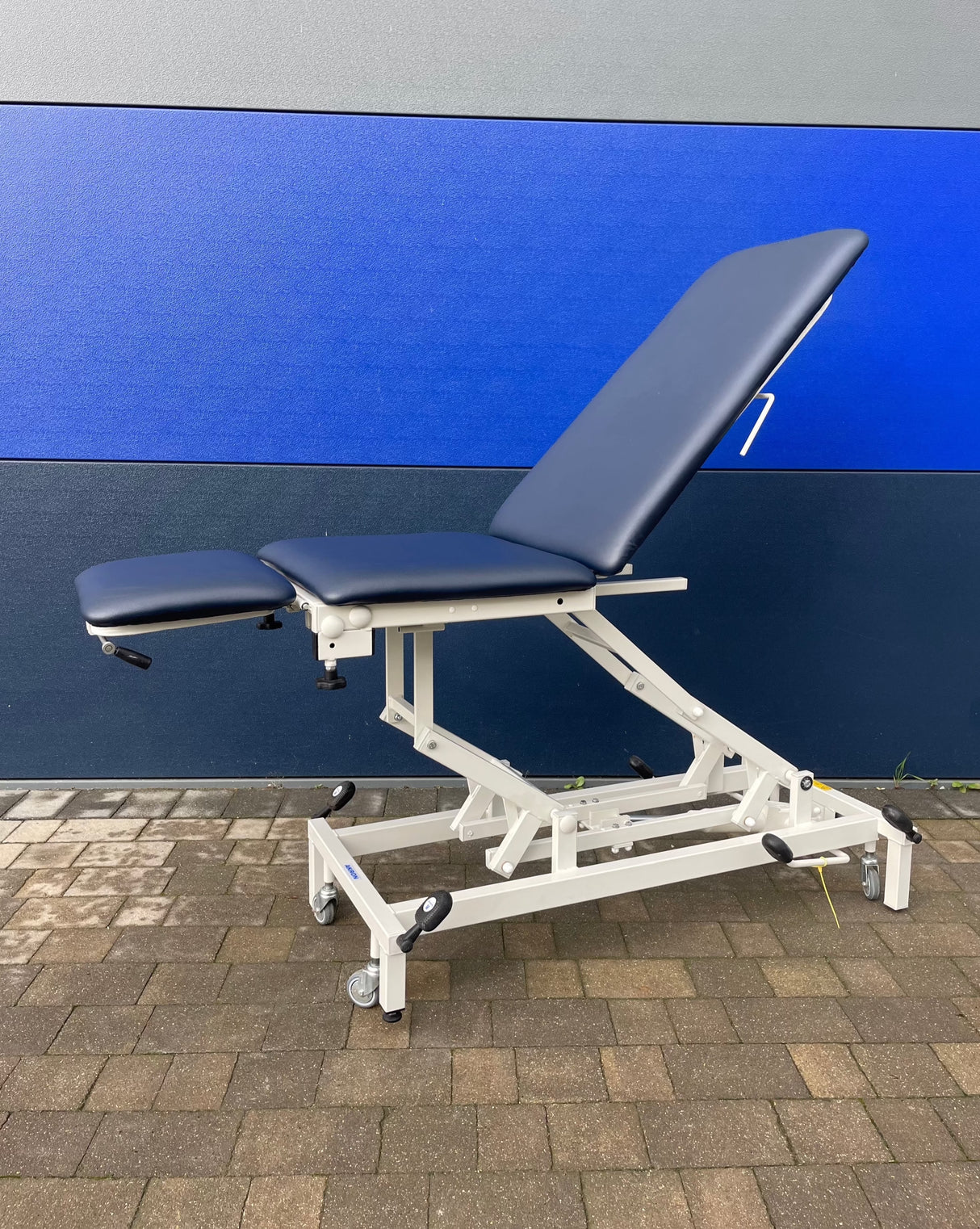 Reconditioned Three Section Drop End Couch side view