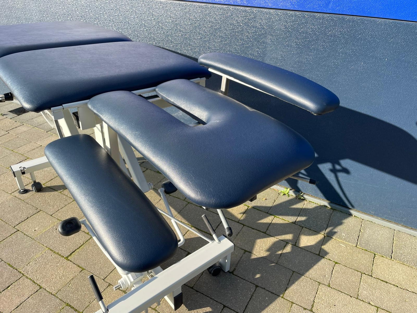 Reconditioned Plinth Medical 3 Section Hydraulic Drop Arm Couch