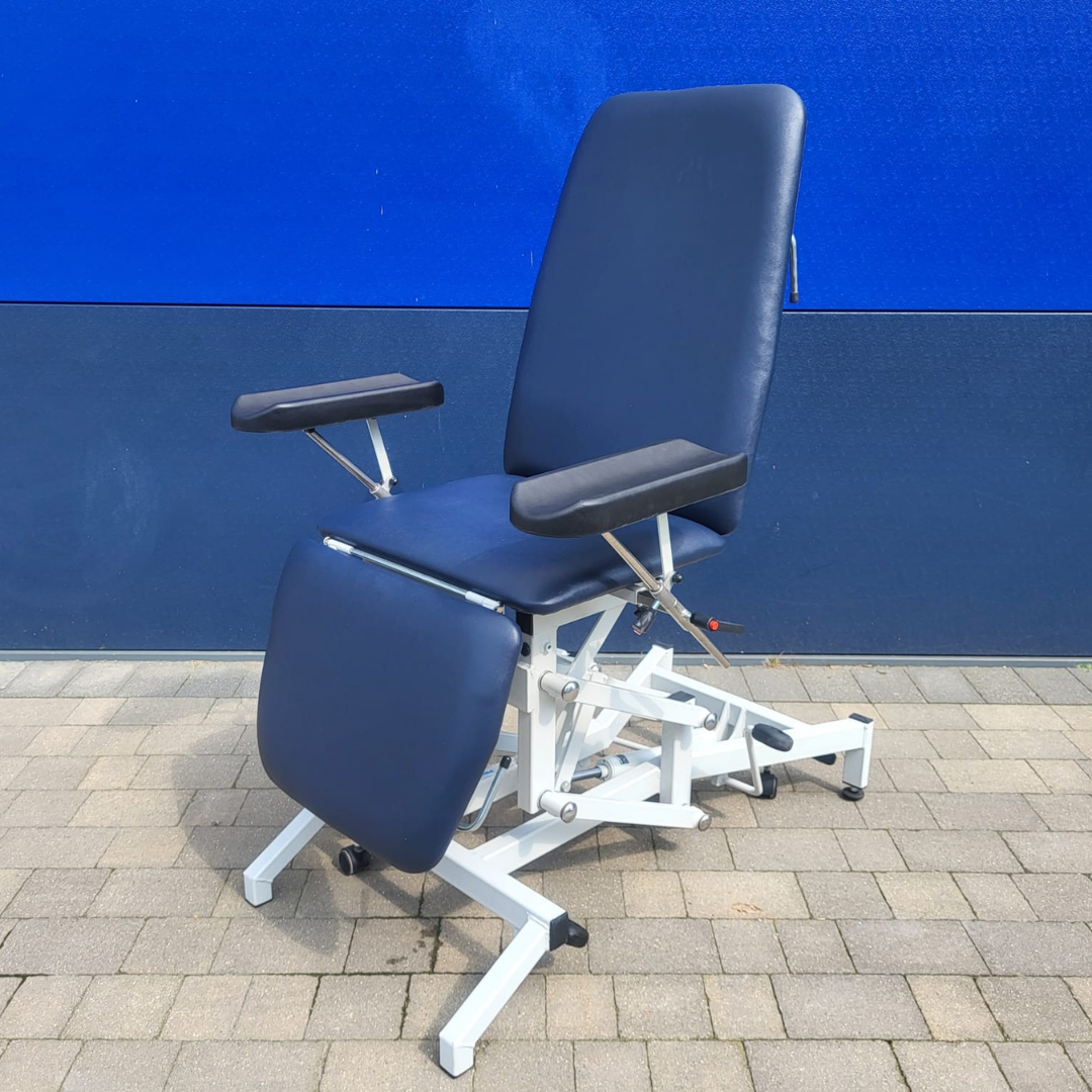 reconditioned_three_section_electric_phlebotomy_treatment_couch