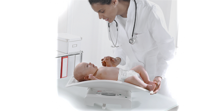 seca 384 - 2-in-1: Digital class III lightweight & portable baby scales & flat scale for toddlers - Approved by the Child Growth Foundation