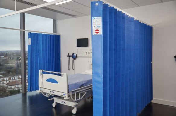Hygenica - Anti Microbial Treated Fantex® IPC Disposable Cubicle Curtain - in situ