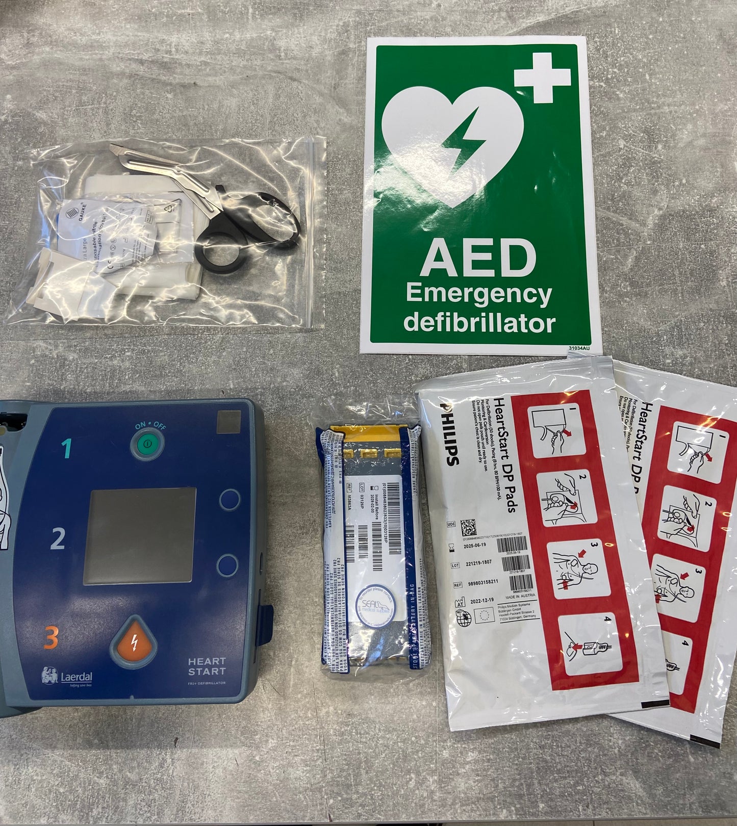 Pre-Owned, Philips Heartstart FR2 Defibrillator (Unit + x2 Sets of PADS + Battery) - Semi Automatic