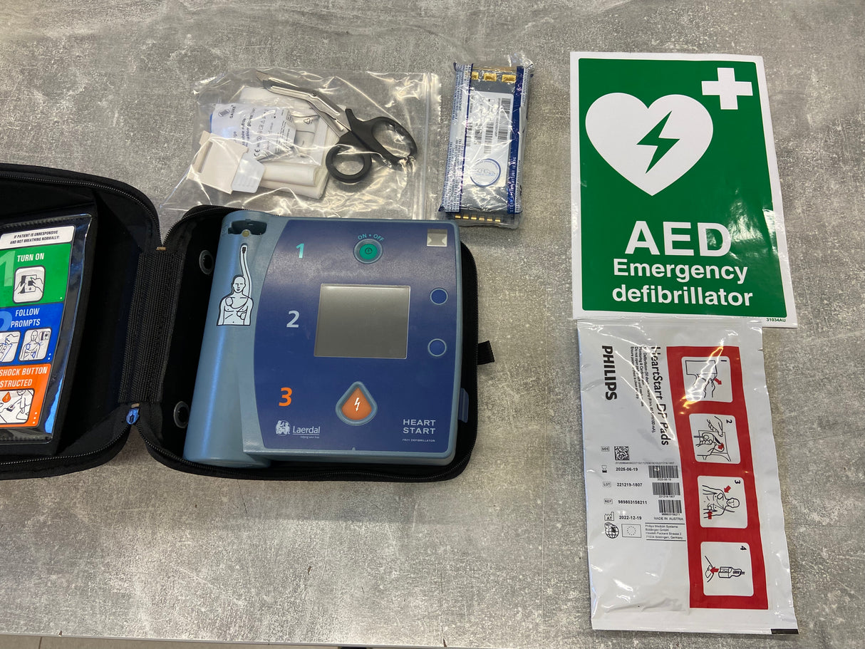 Refurbished, Philips Heartstart FR2 Defibrillator(Unit + x1 Sets of PADS + Battery & Carry Case) - Semi Automatic