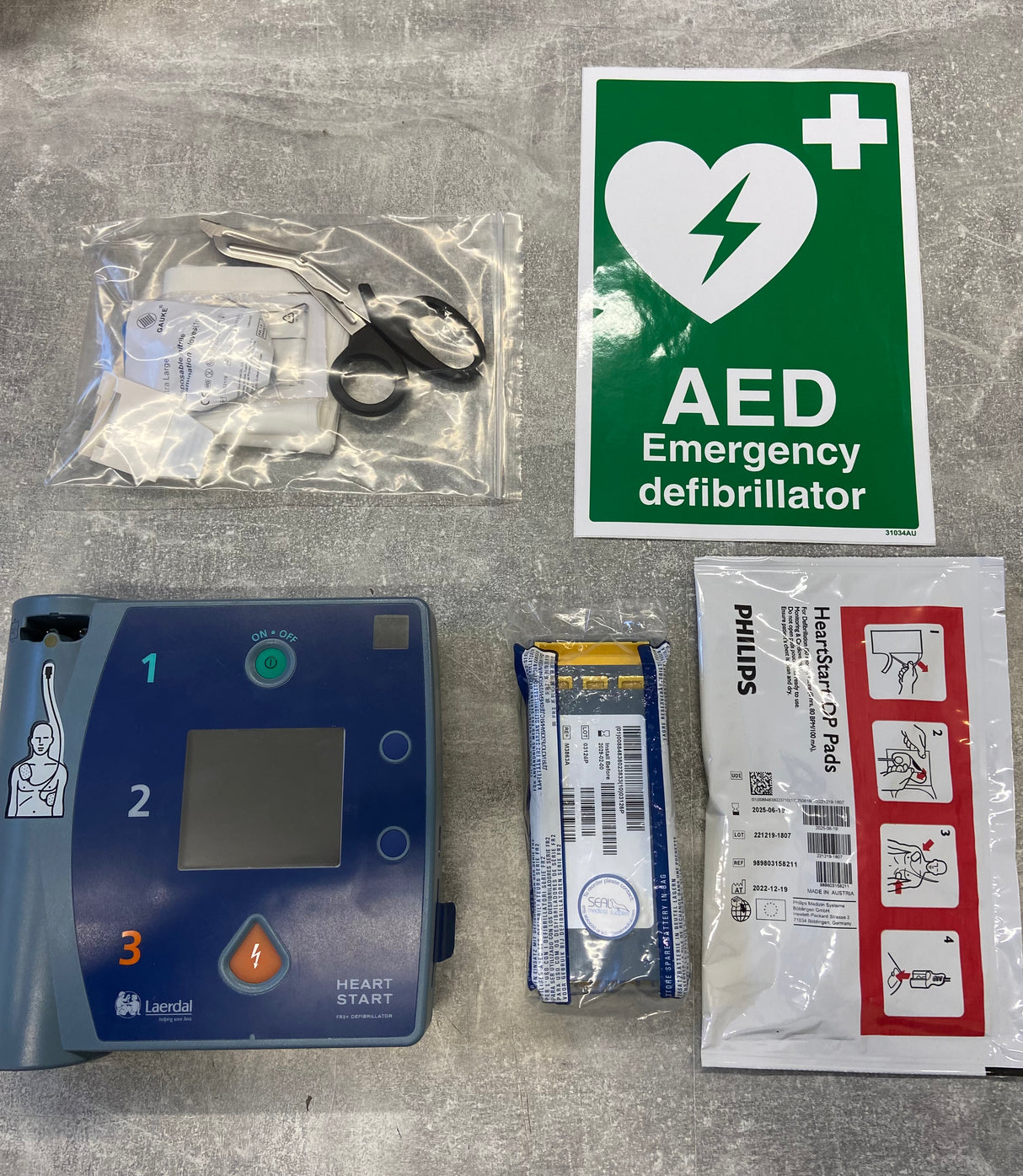 Refurbished, Philips Heartstart FR2 Defibrillator (Unit + Battery & x1 Set of PADS) - Semi Automatic