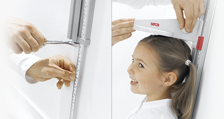seca 216 Mechanical wall mounted stadiometer close up demonstration 