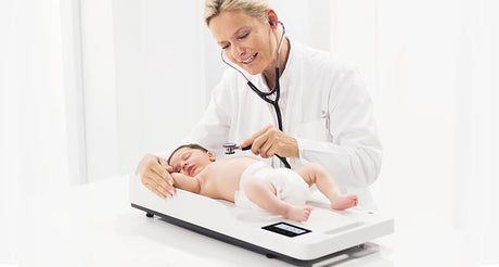 seca 336 - Digital class III baby scale with flat weighing tray & inbuilt carry handle - demonstration 
