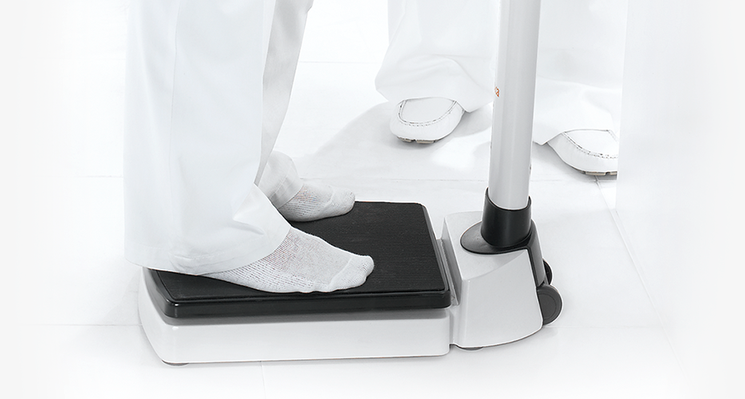 seca 704 - Class III high capacity digital column scale, extremely robust large base, BMI, Wirelessly Connectivity