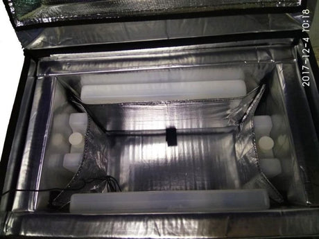 10L Foldable Spacesaver Medical Cool Box - close up of interior 